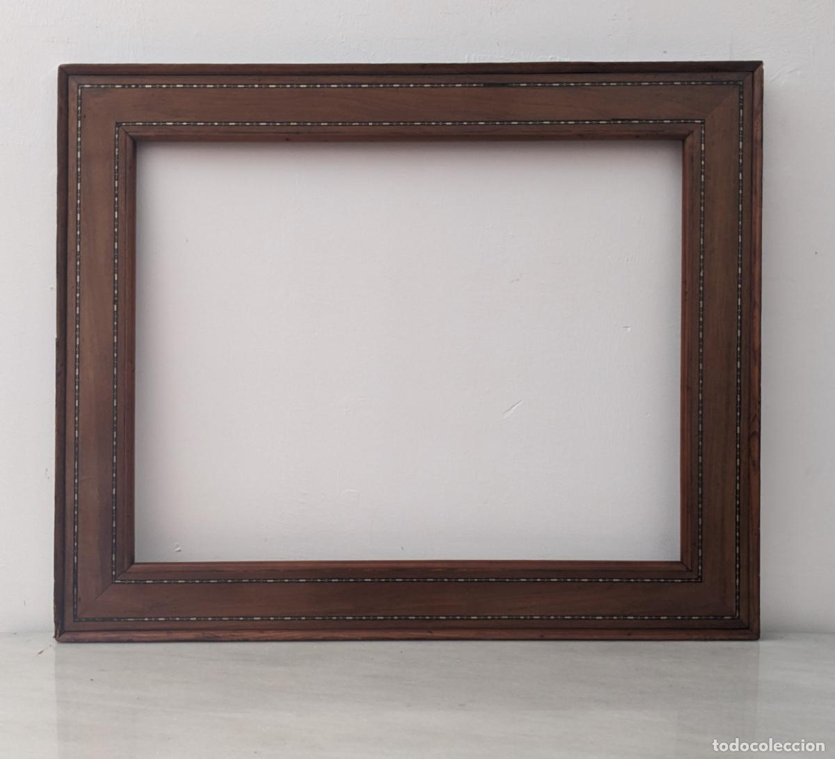 Antig&uuml;edades: 039. Marco Antiguo Isabelino en Nogal con Marqueter&iacute;a de Taracea y Rosetones de Lat&oacute;n 78 x 65 cm