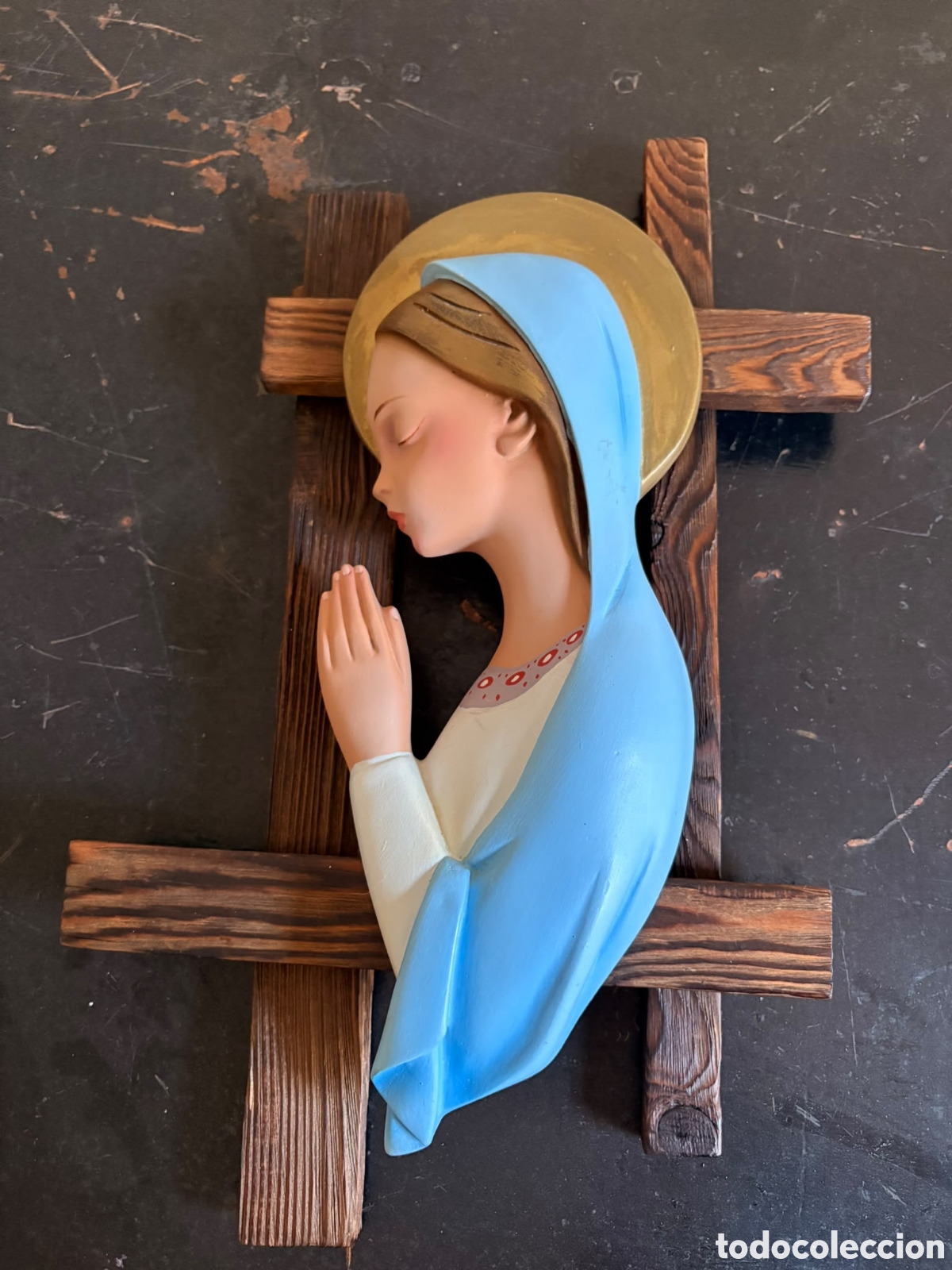 Antig&uuml;edades: Virgencita antigua sobre base de madera - Foto 1