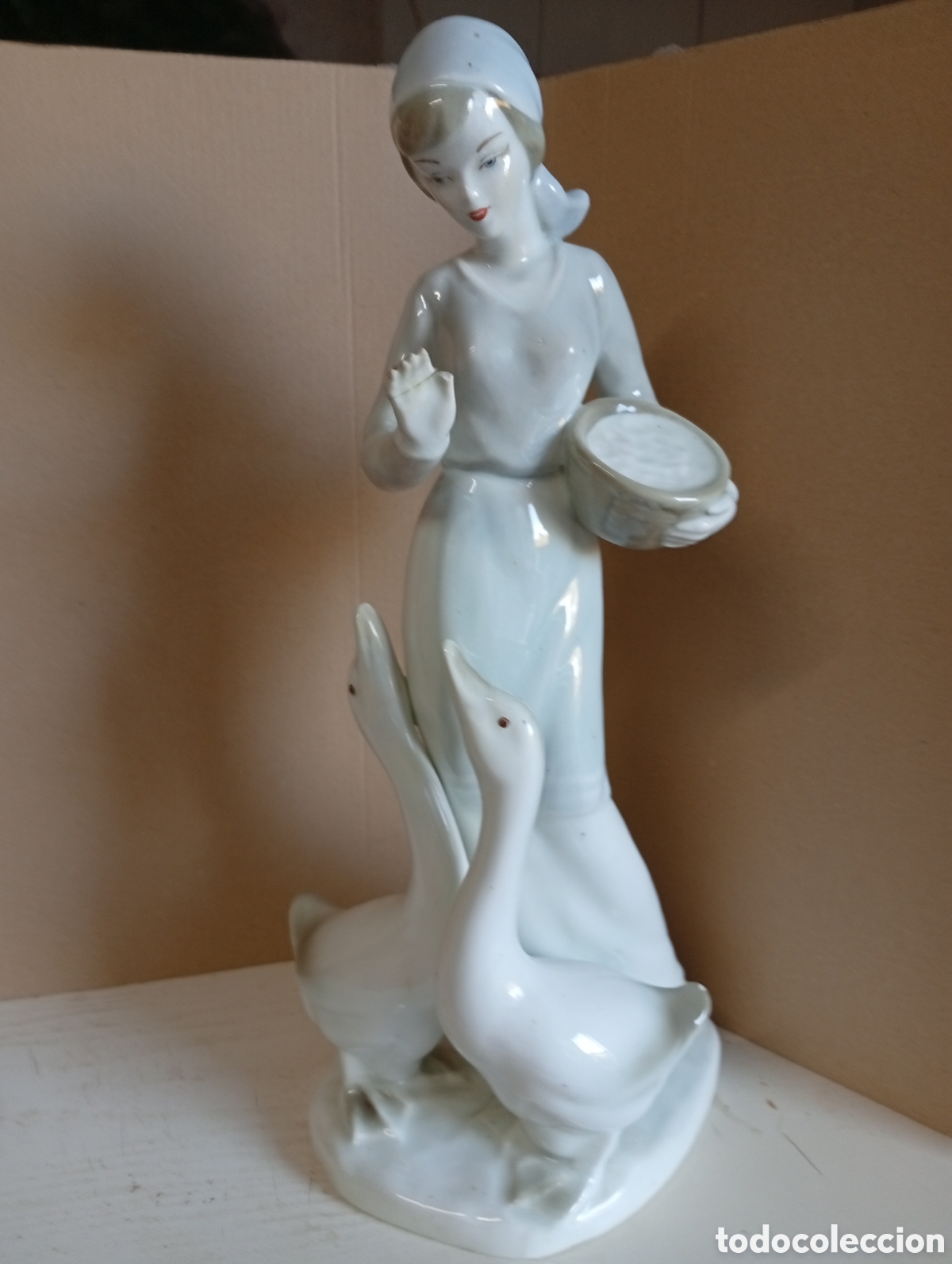 Antig&uuml;edades: Figura porcelana chica con gansos