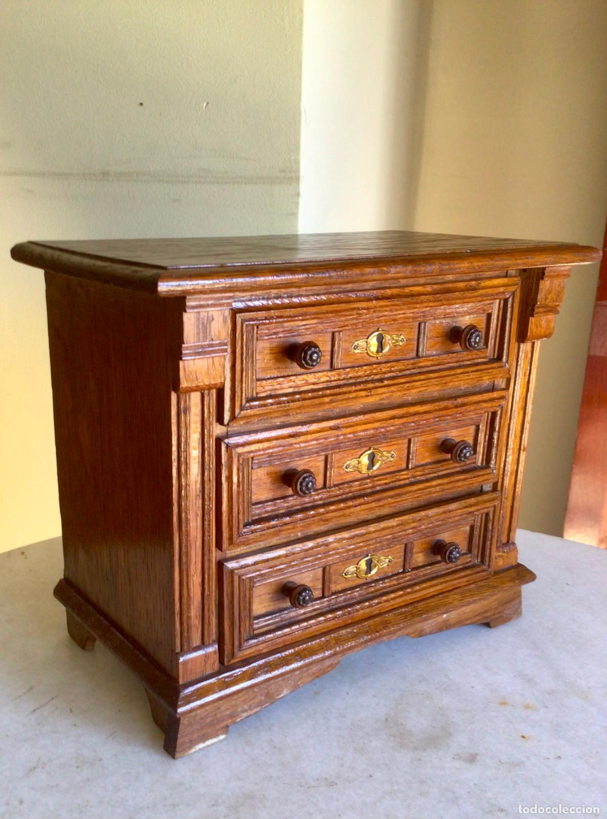 Antig&uuml;edades: ANTIGUO MUEBLE DE MUESTRA DE EBANISTERIA , COMODA EN MADERA CON CAJONES ,ALFONSINA FIN SIGLO XIX