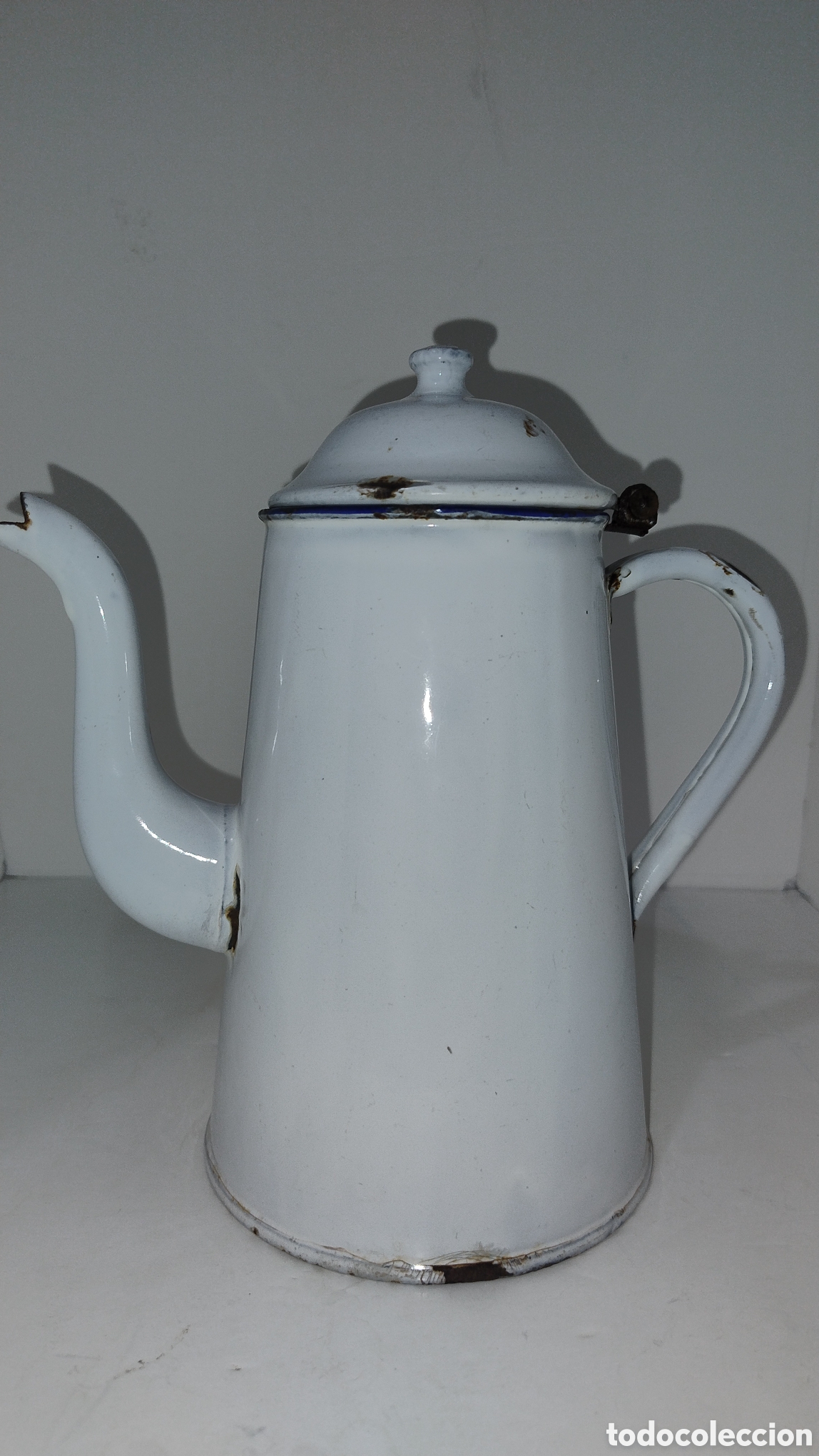 Antig&uuml;edades: Cafetera de hierros matado en blanco - Foto 1