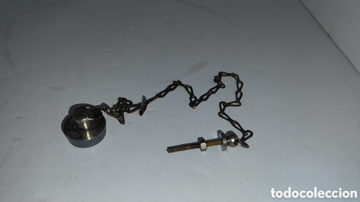 Antig&uuml;edades: Tap&oacute;n de lavabo antiguo