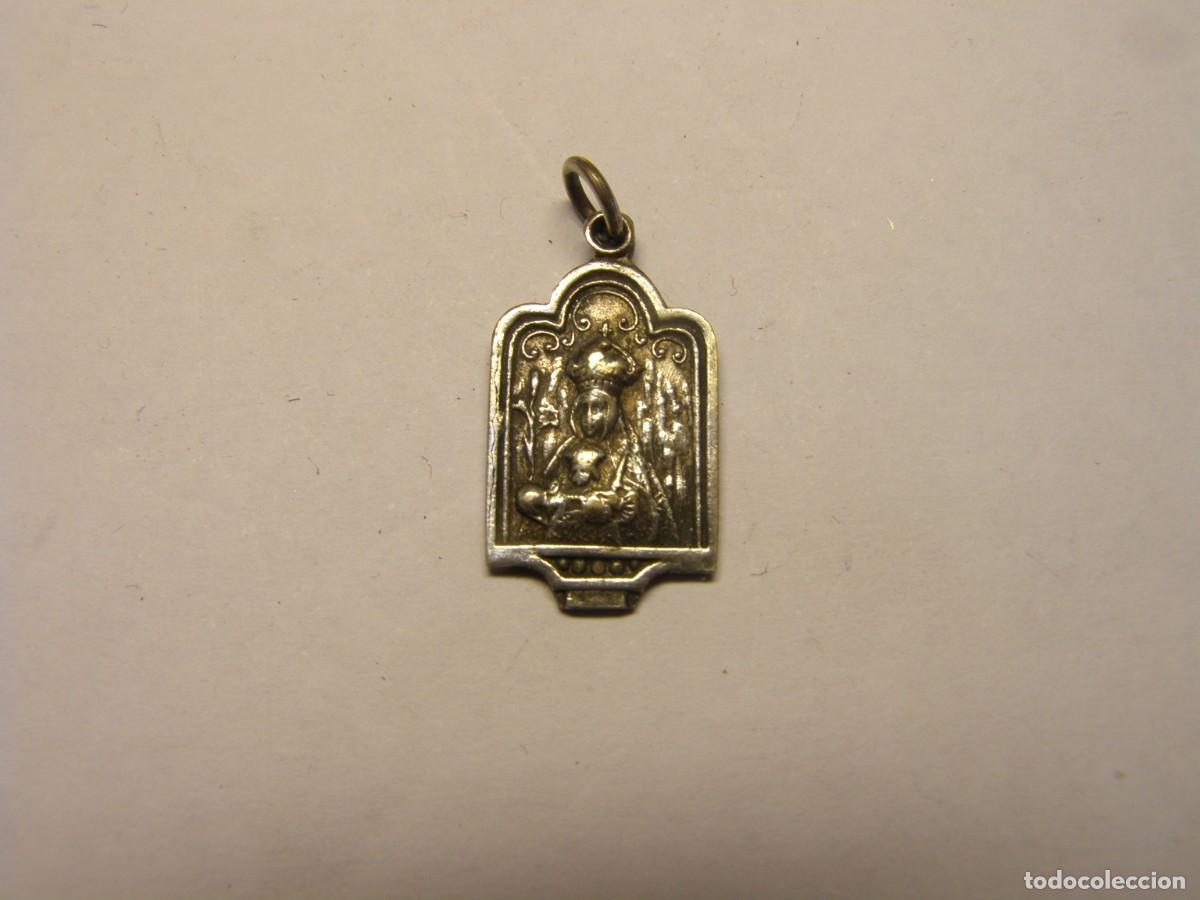 Antig&uuml;edades: Medalla religiosa antigua de N&ordf; S&ordf; de Montserrat.