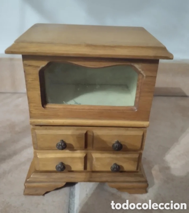 Antig&uuml;edades: joyero de madera con cajones y ventanas - Foto 1
