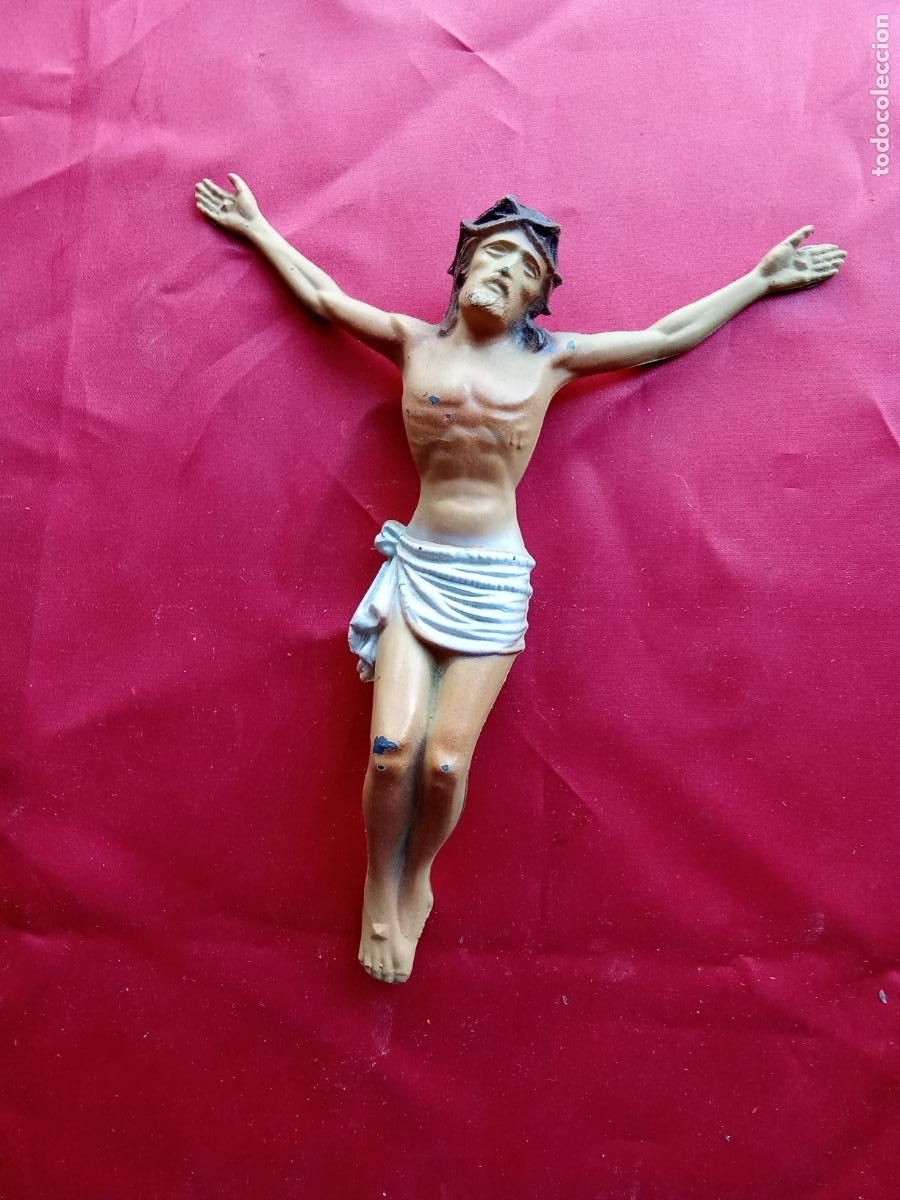Antig&uuml;edades: Viejo cristo, Jes&uacute;s, Jesucristo de pl&aacute;stico. Vitrina 1