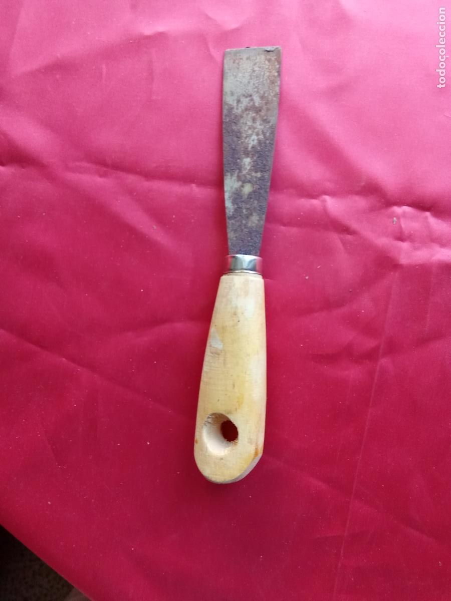 Antig&uuml;edades: Esp&aacute;tula usada. Caja herramientas