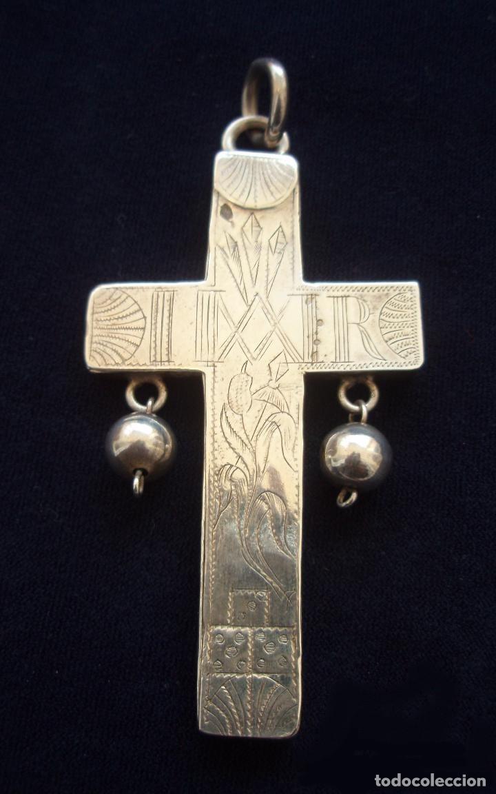 Antig&uuml;edades: CRUZ, RELICARIO DE PLATA. ESPA&Ntilde;A, SIGLO XVIII.