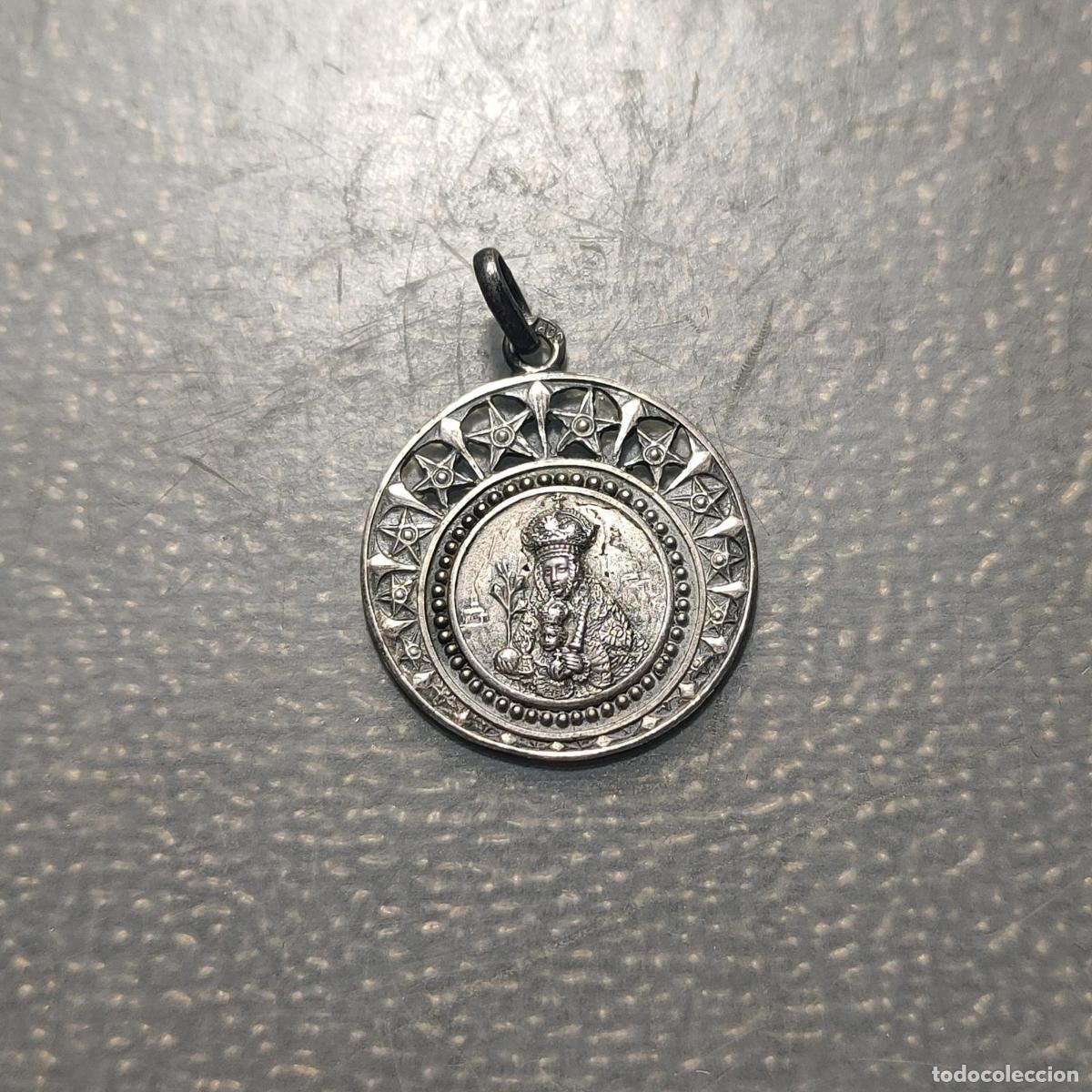 Antig&uuml;edades: MEDALLA RELIGIOSA MONTSERRAT SIGLO XIX NUESTRA SE&Ntilde;ORA DE MONTSERRAT PLATA