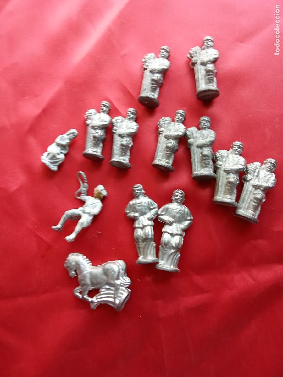 Antig&uuml;edades: Lote de 13 figuras de plomo para pintar. Caj&oacute;n tienda