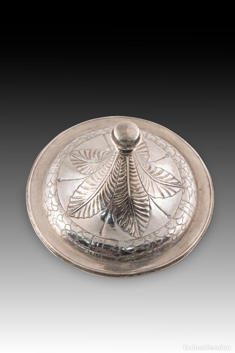 Antig&uuml;edades: Tapa de p&iacute;xide o cop&oacute;n. Plata. Siglo XVI.