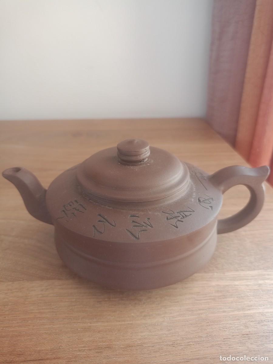 Antig&uuml;edades: TETERA DE TERRACOTA YIXING ZISHA CON SELLO E INSCRIPCI&Oacute;N. IMPECABLE.