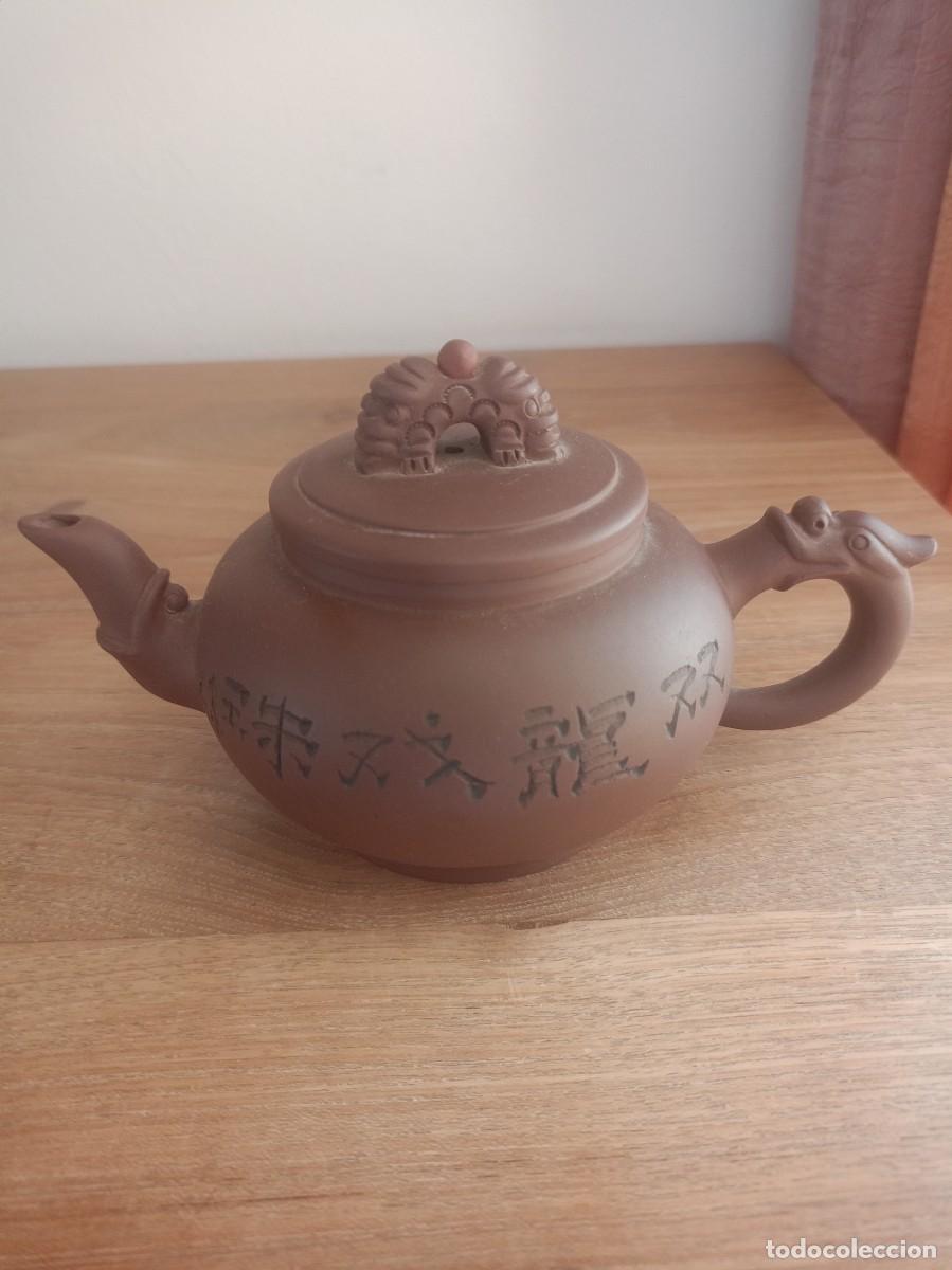 Antig&uuml;edades: TETERA DE TERRACOTA YIXING ZISHA CON SELLO E INSCRIPCI&Oacute;N. IMPECABLE.