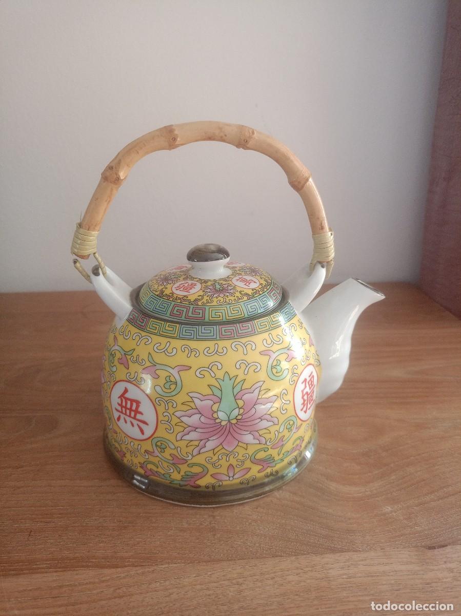 Antig&uuml;edades: TETERA DE PORCELANA CHINA DECORADA Y ASA DE BAMB&Uacute;. IMPECABLE. - Foto 2