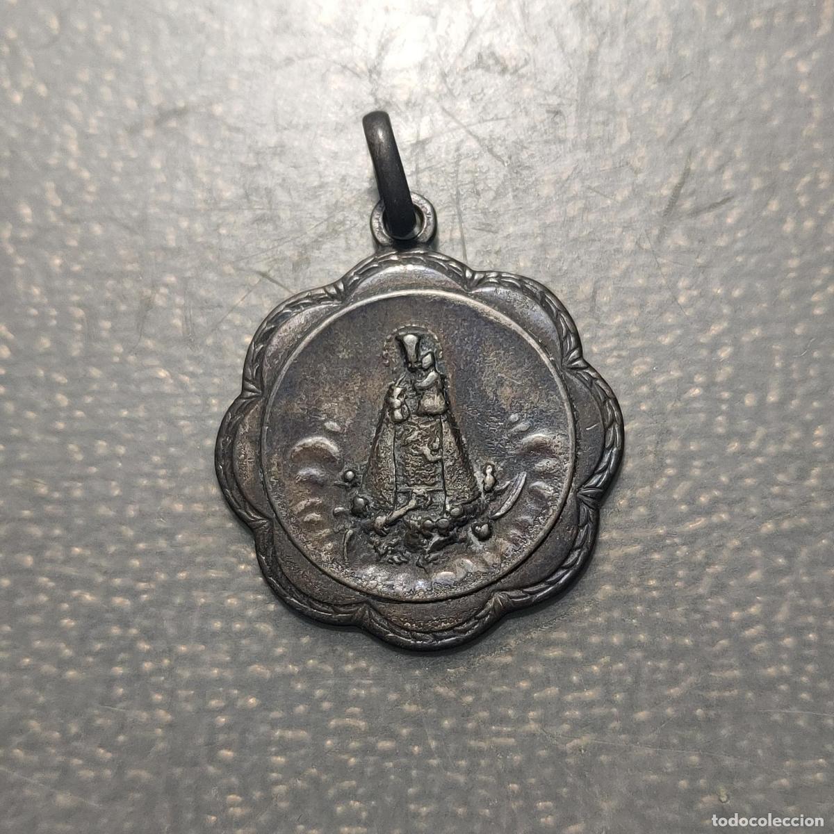 Antig&uuml;edades: MEDALLA RELIGIOSA SIGLO XIX VIRGEN DE LOS DESAMPARADOS PLATA