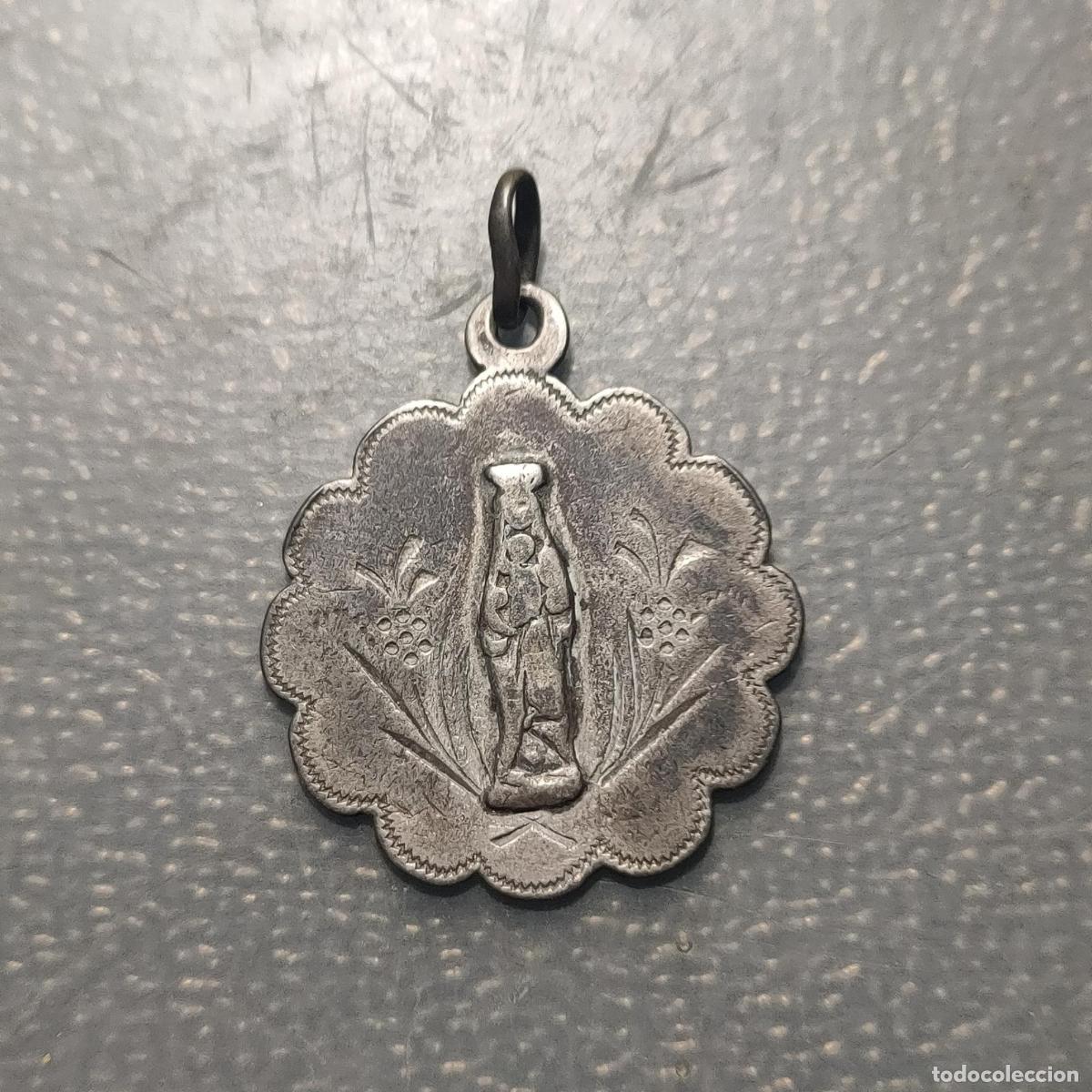 Antig&uuml;edades: MEDALLA RELIGIOSA VIRGEN DE LA SALUD RECUERDO DE ARCHENA PLATA