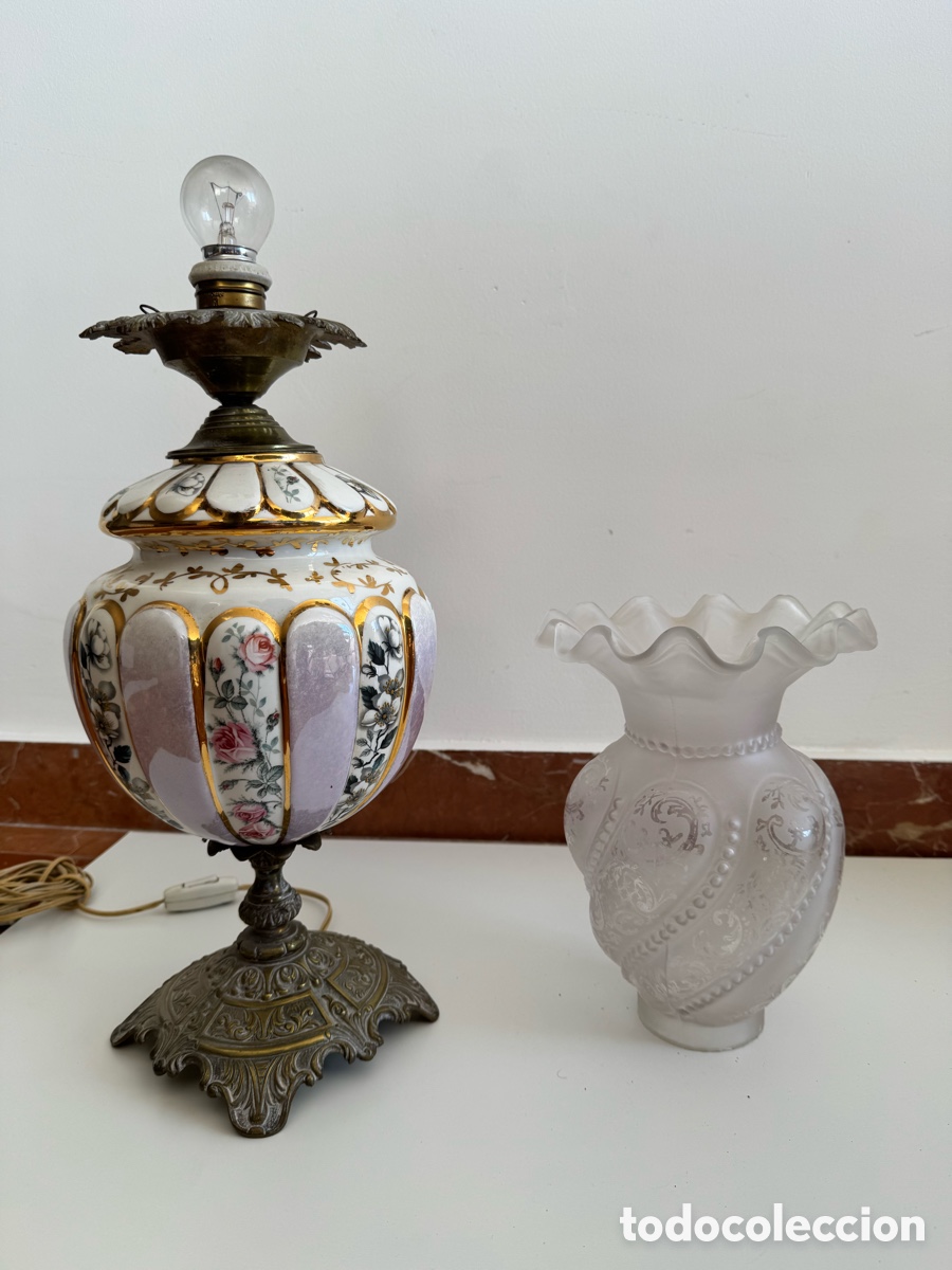 Antig&uuml;edades: L&aacute;mpara antigua de porcelana y cristal
