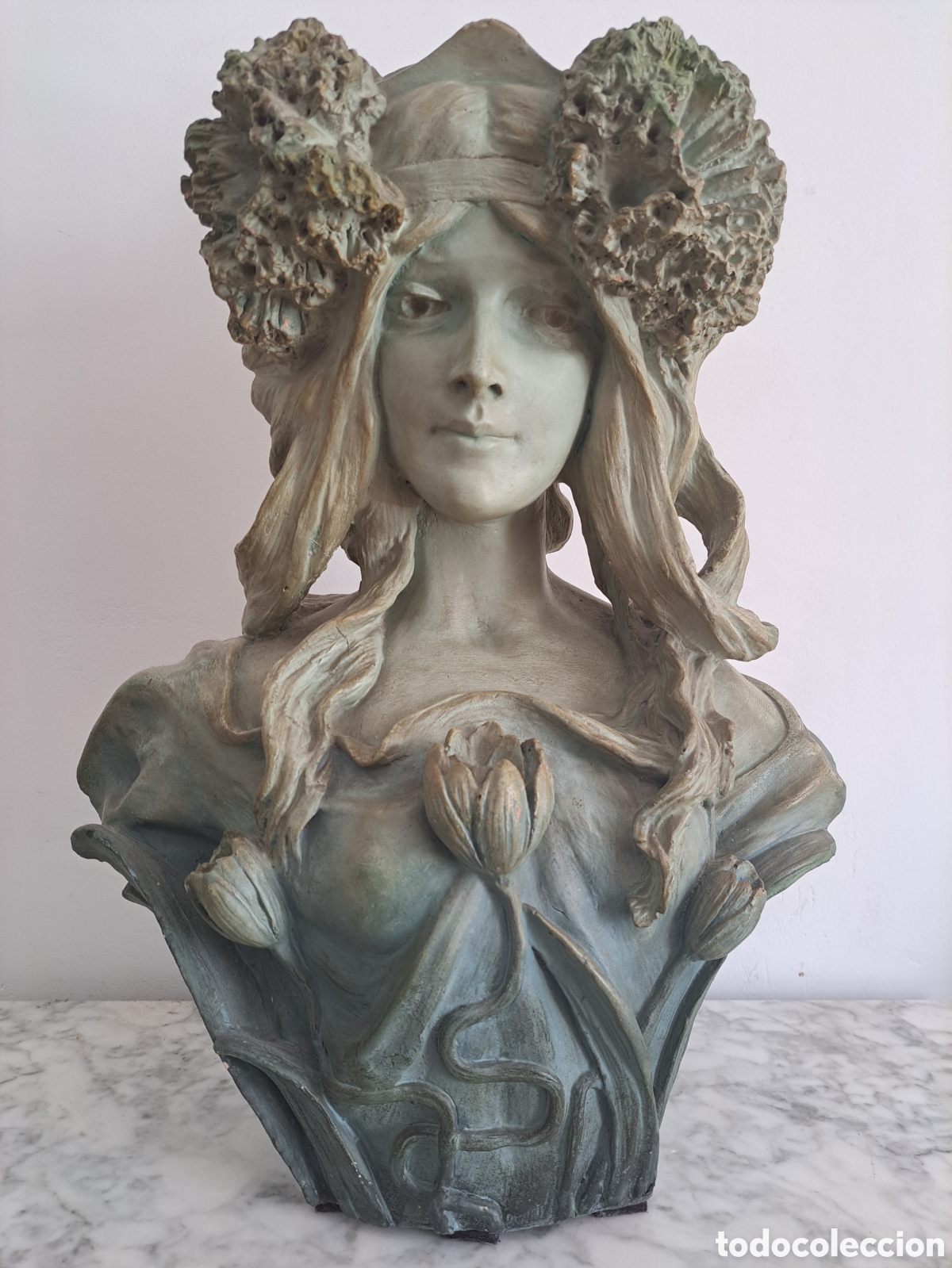 Antig&uuml;edades: Gran Busto Art Nouveau Modernista - Hacia 1900 - K & Co. Modelo 2027 (55 x 40 cm)