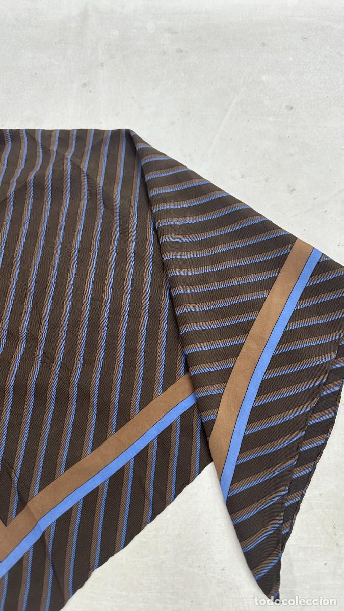Antig&uuml;edades: Pa&ntilde;uelo de seda azul y chocolate - Foto 3