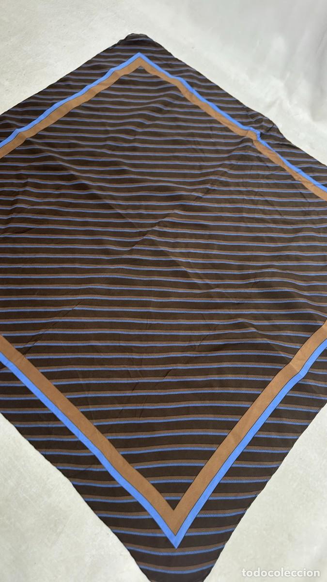 Antig&uuml;edades: Pa&ntilde;uelo de seda azul y chocolate - Foto 4