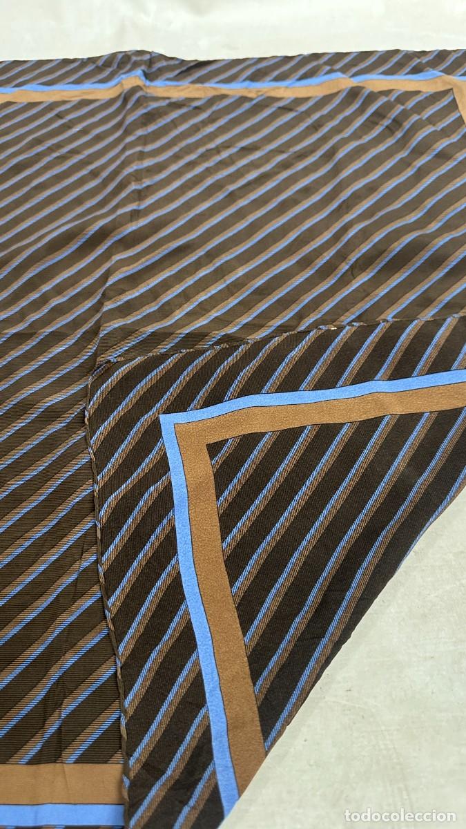 Antig&uuml;edades: Pa&ntilde;uelo de seda azul y chocolate - Foto 6