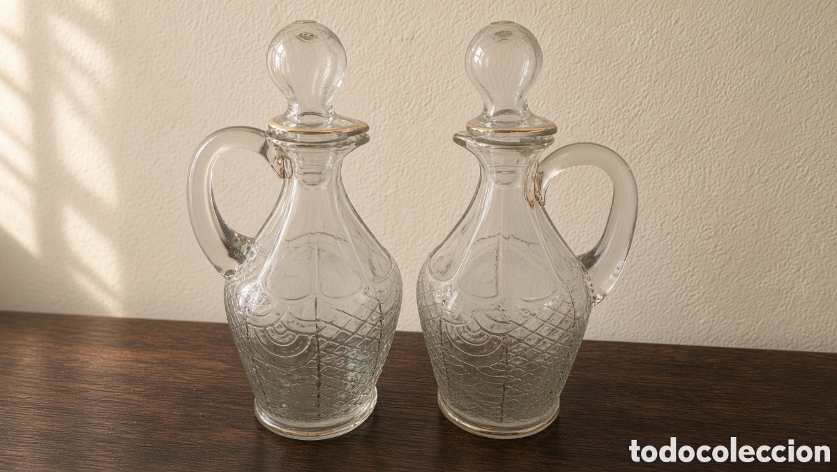 Antig&uuml;edades: Antigua Jarra de vidrio y porcelana con detalles dorados