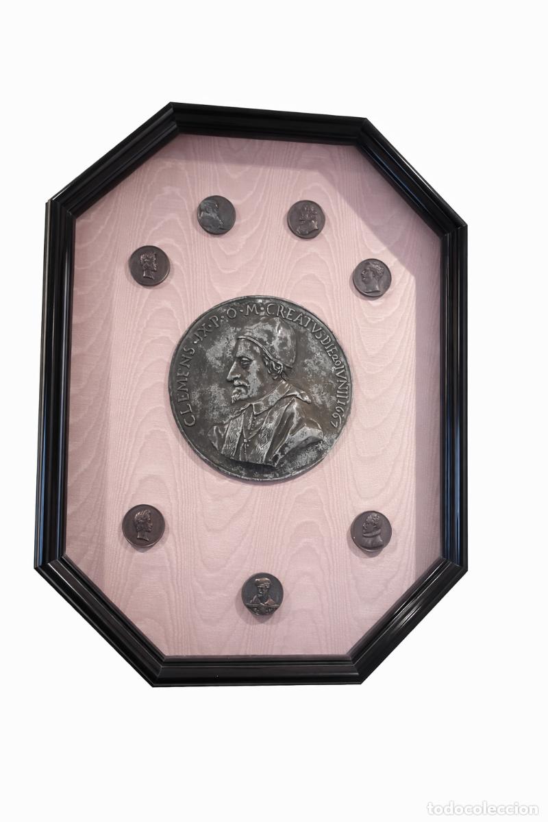 Antig&uuml;edades: Conjunto de ocho medallas y medallones hist&oacute;ricos en metal, procedente de colecci&oacute;n familiar privada