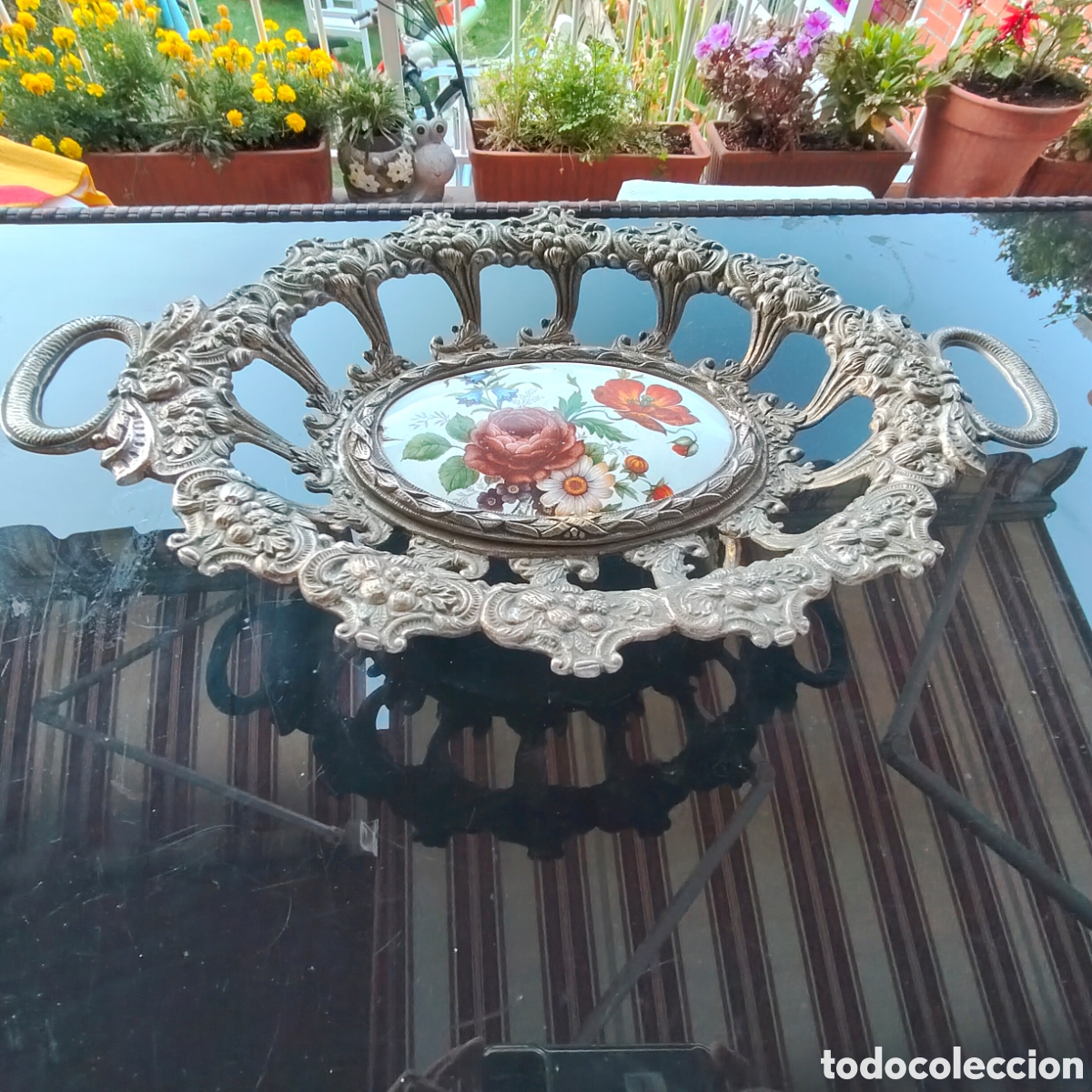 Antiques: Gran Frutero Centro de Mesa Ovalado. Alpaca de Fundici&oacute;n y Porcelana Floral. Marca Regal. A&ntilde;os 60/70