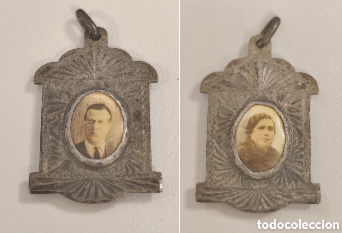 Antig&uuml;edades: Relicario antiguo doble cara con fotograf&iacute;as originales (1900&ndash;1930)