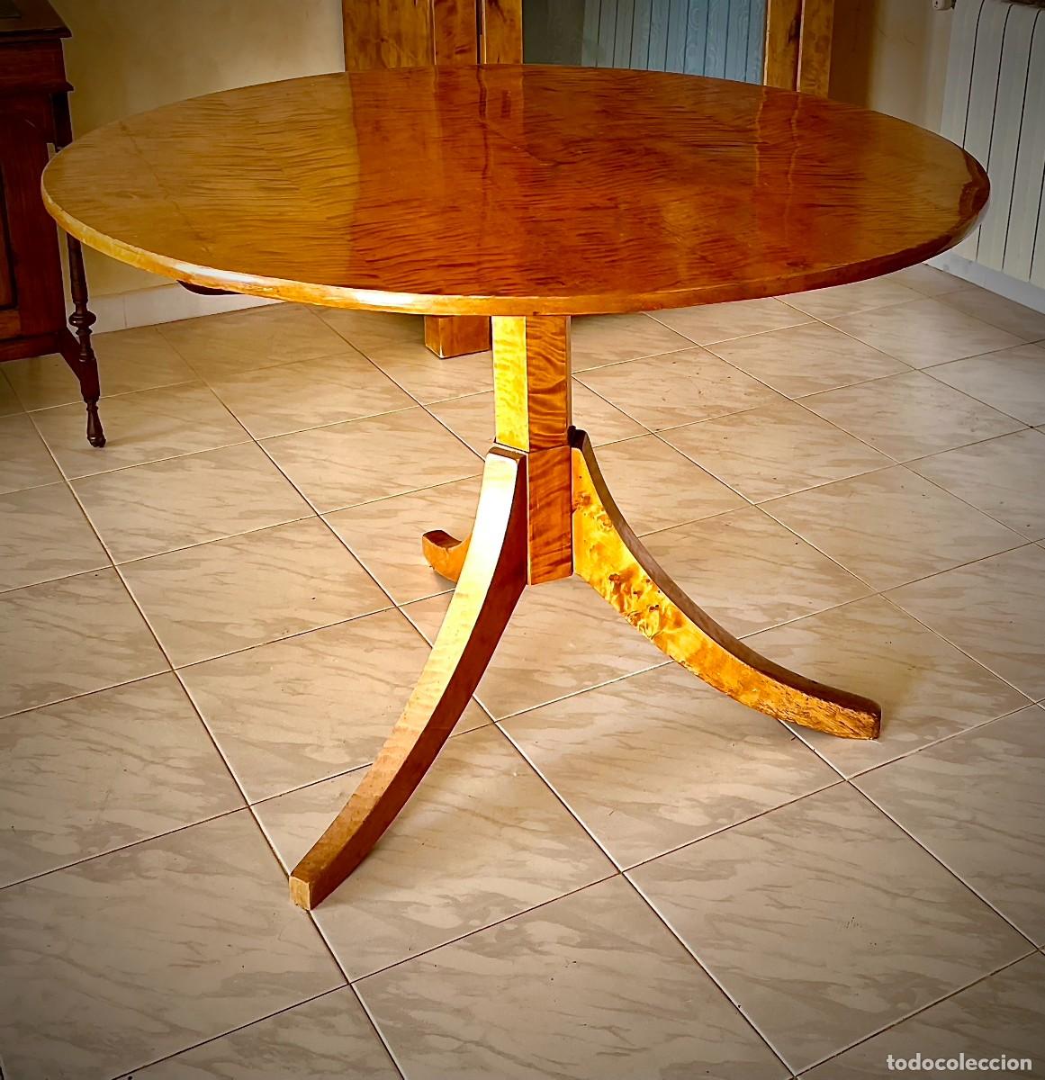 Antiquit&eacute;s: MESA DE COMEDOR PEDESTAL DE CHAPA DE ABEDUL DE ESTILO MODERNO DEL MEDIO SIGLO