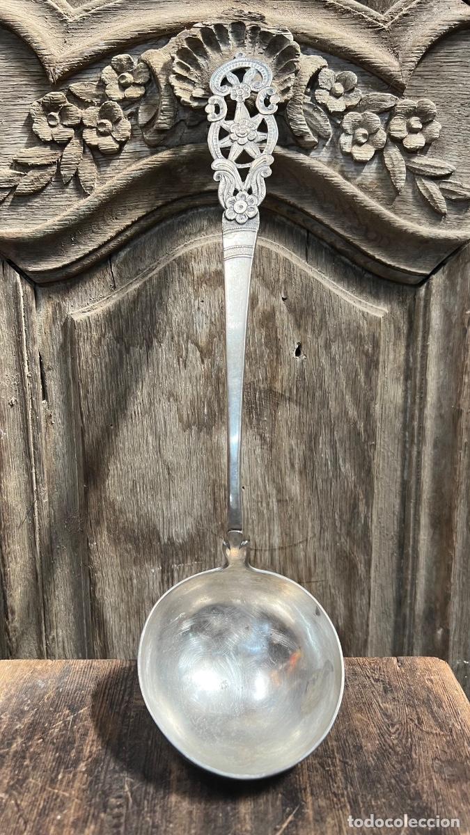 Antig&uuml;edades: Cuchar&oacute;n sopa artesan&iacute;a peru ppio s XIX XX metal plateado flores sol 39x9,5cms