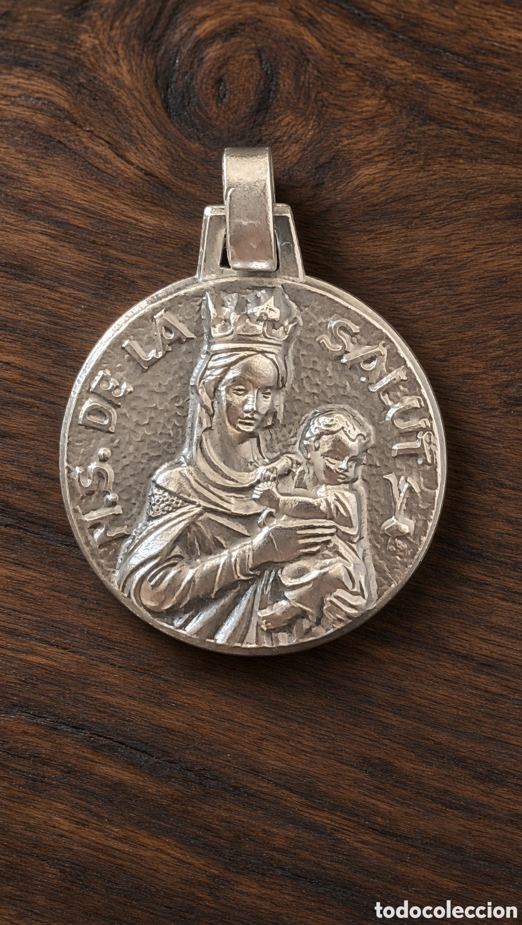 Antig&uuml;edades: Medalla religiosa antigua con la imagen de la Virgen y el Ni&ntilde;o.