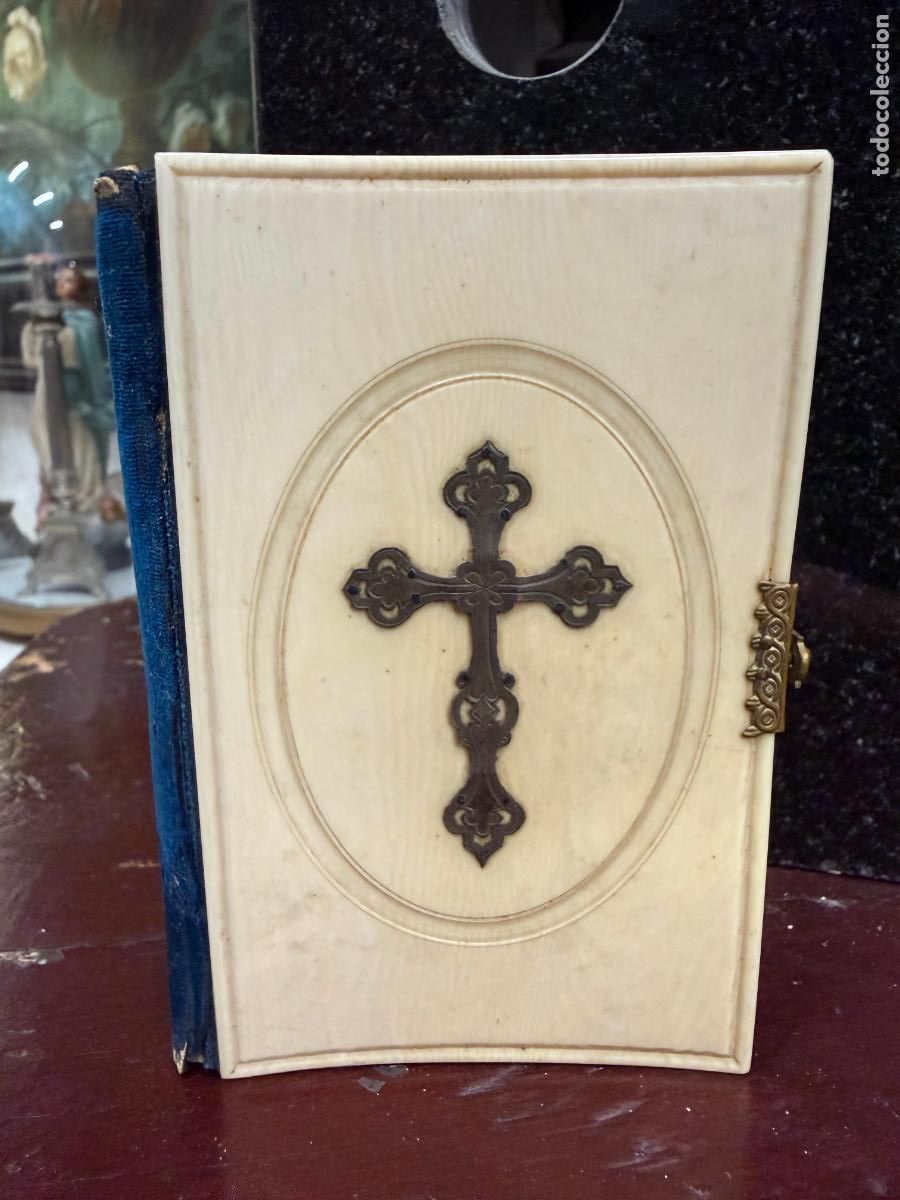 Antig&uuml;edades: DEVOCIONARIO RELIGIOSO A&Ntilde;O 1866 - PASTAS DE MARFIL Y CRUZ FRONTAL DE PLATA