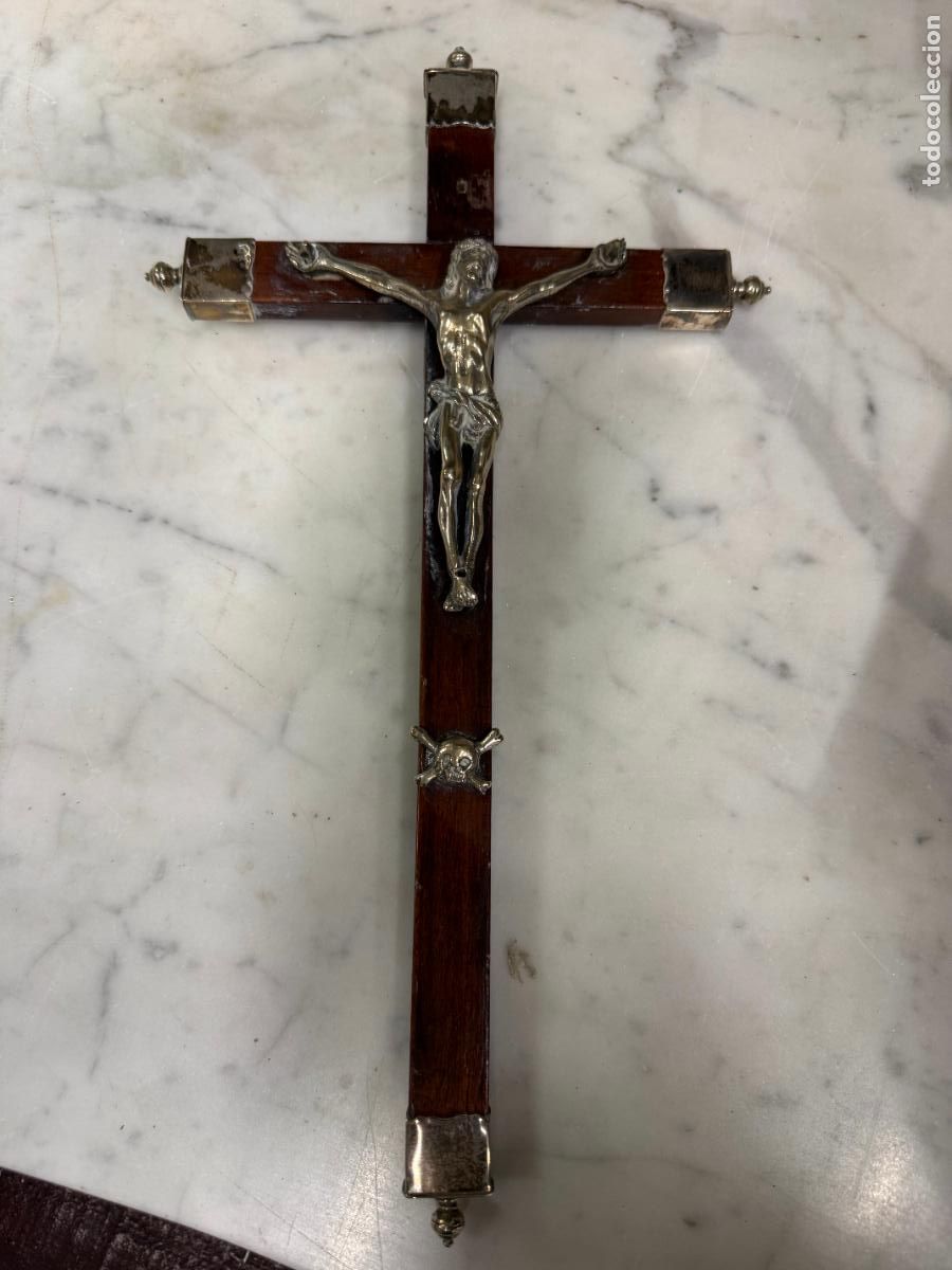 Antig&uuml;edades: ANTIGUO CRISTO CRUCIFICADO EN PLATA DE LEY CON CRUZ DE CAOBA - MEDIDA CRUZ 30 CM