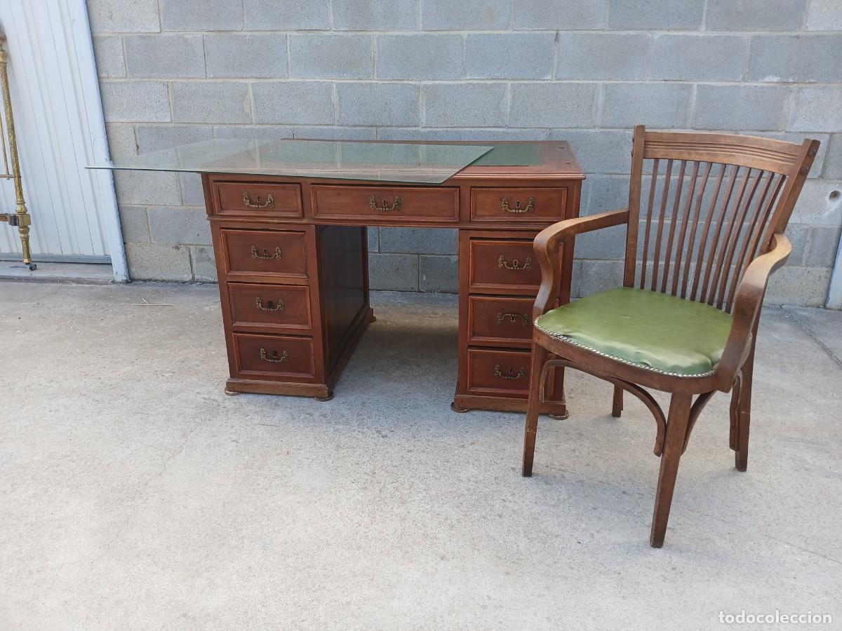 Antig&uuml;edades: Mesa de despacho antigua cuero verde.