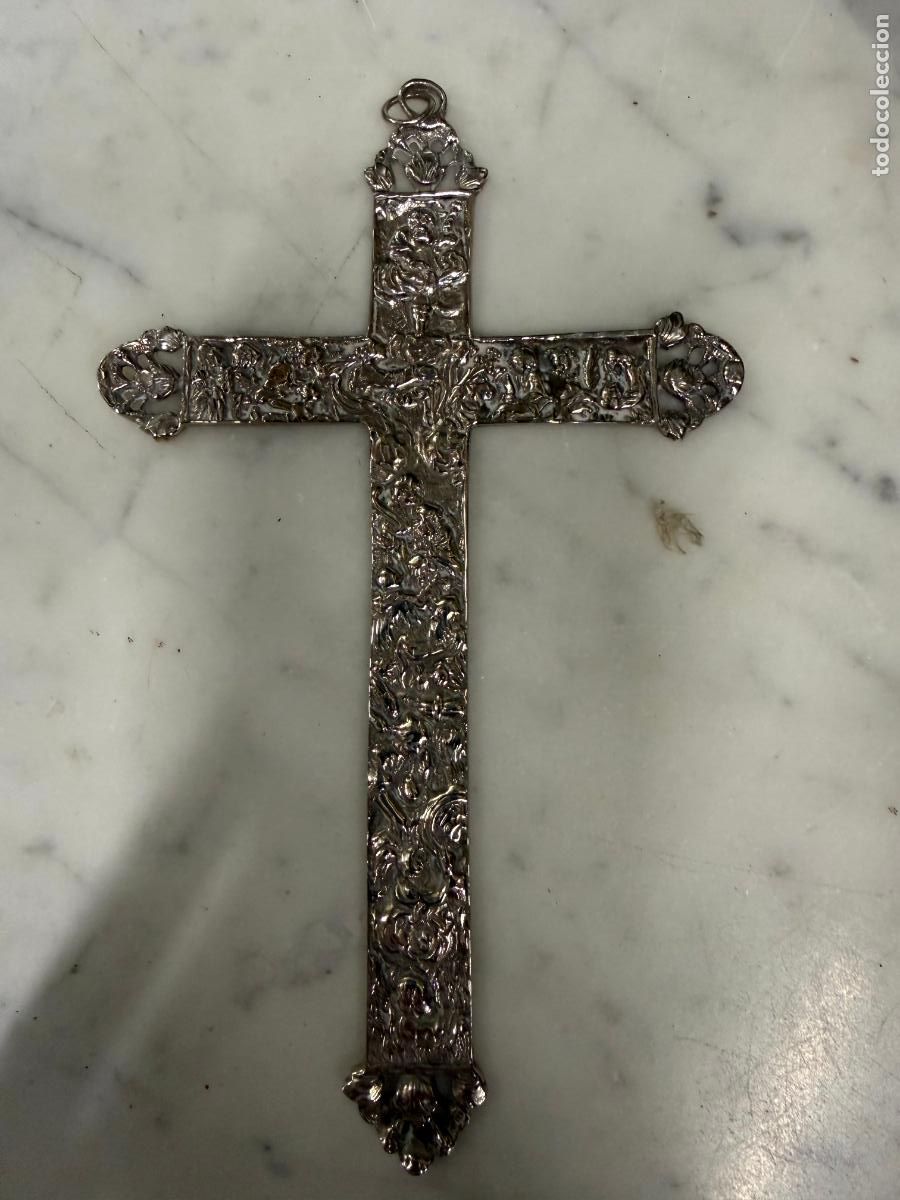Antig&uuml;edades: CRUZ PECTORAL EN PLATA DE LEY CON RELIEVES DE MOTIVOS RELIGIOSOS - MEDIDA 18X11 CM