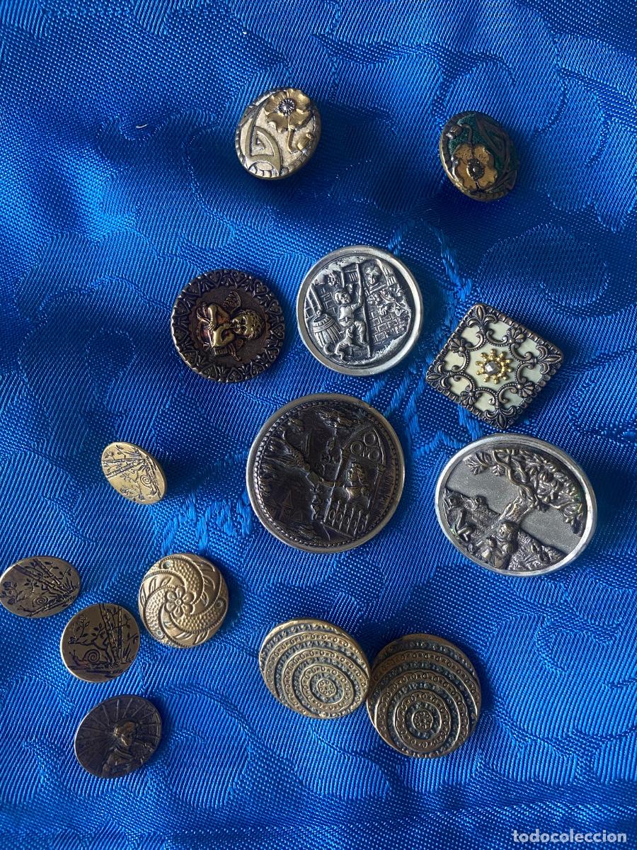 Antig&uuml;edades: 14 BOTONES MODERNISTAS METALICOS