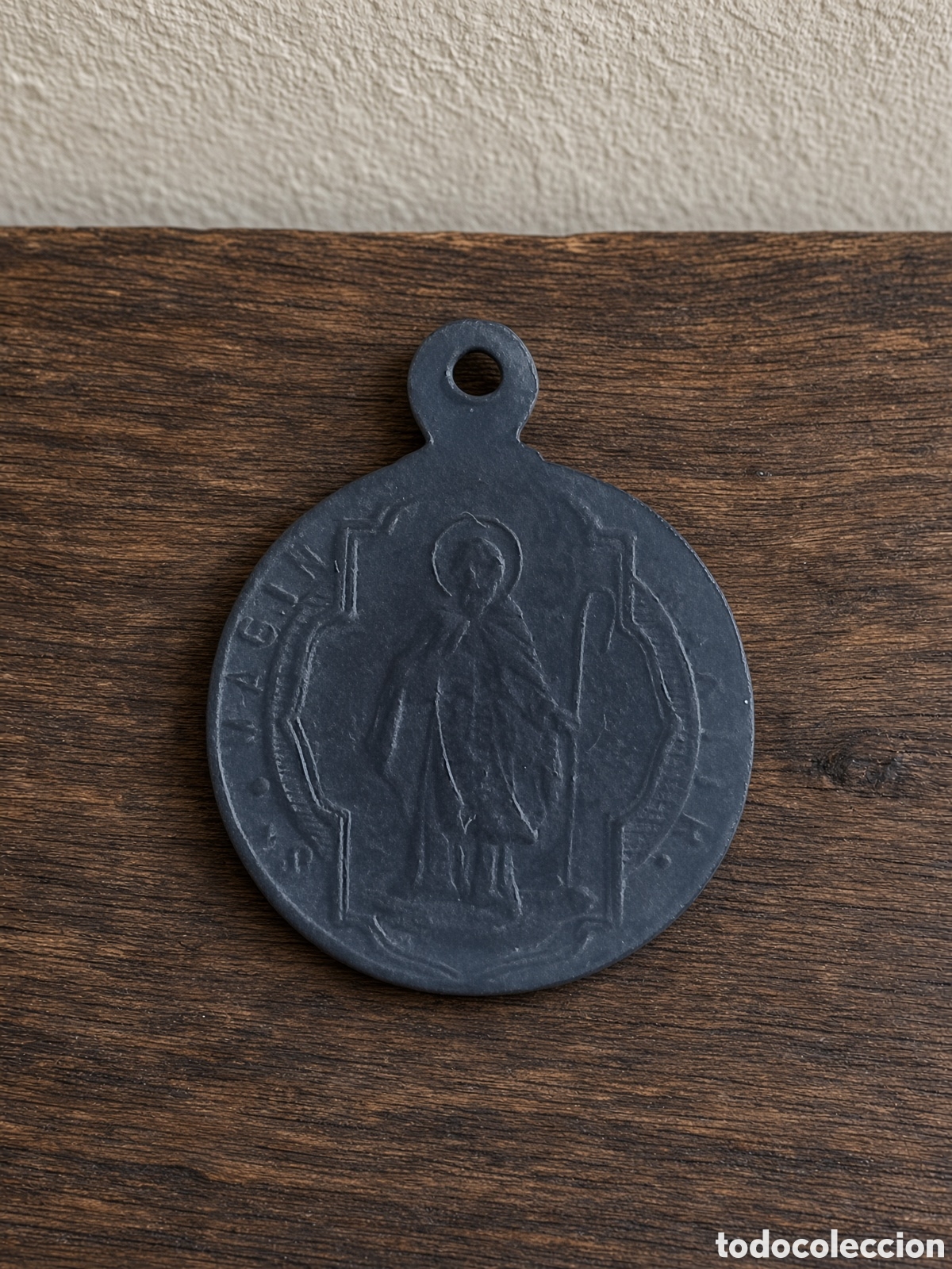 Antig&uuml;edades: Medalla de lat&oacute;n con la imagen de Sant Mag&iacute;, patr&oacute;n de Tarragona.