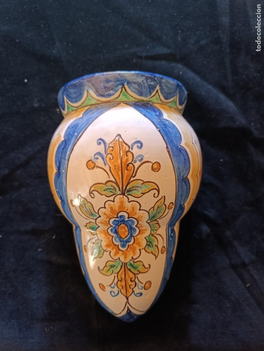 Antig&uuml;edades: Antiguo macetero de pared de cer&aacute;mica de Talavera taller Niveiro