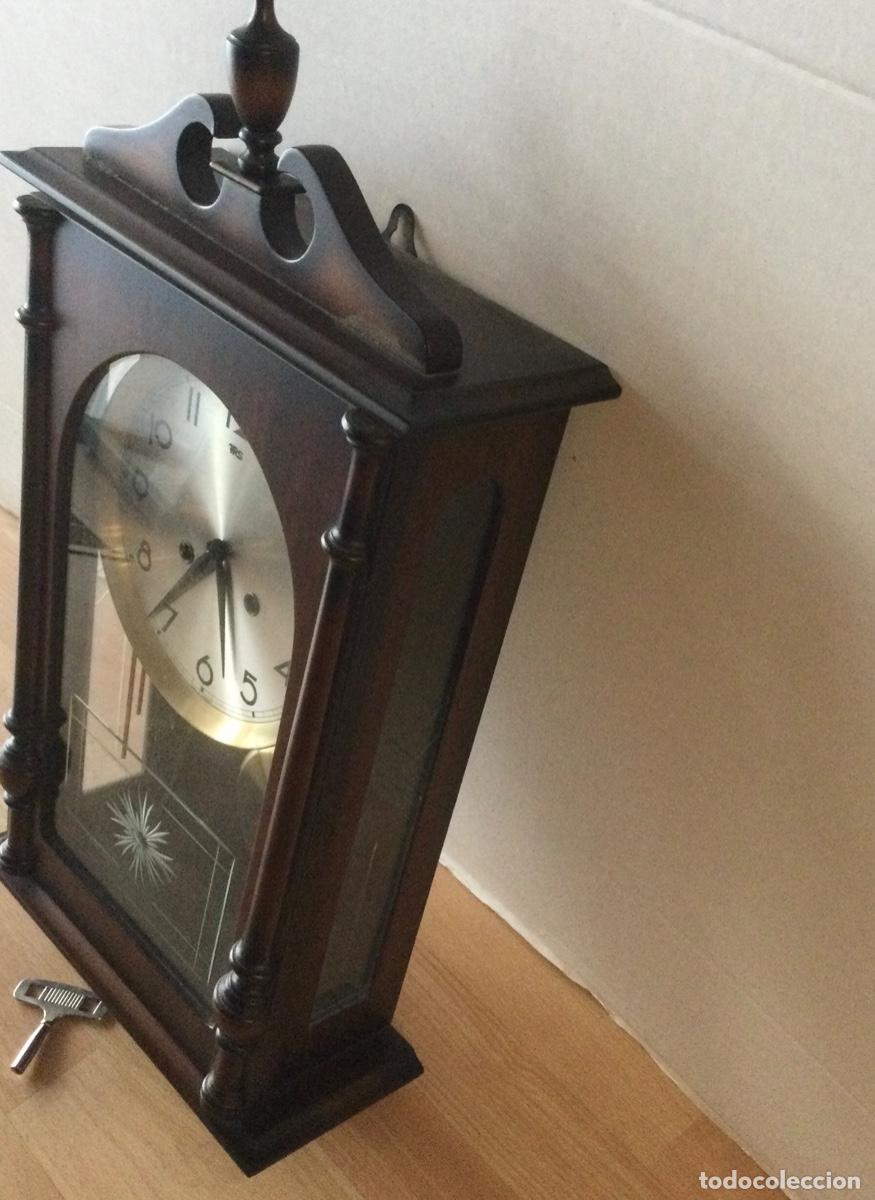 Antig&uuml;edades: Reloj carill&oacute;n de pared. Funcionando - Foto 2