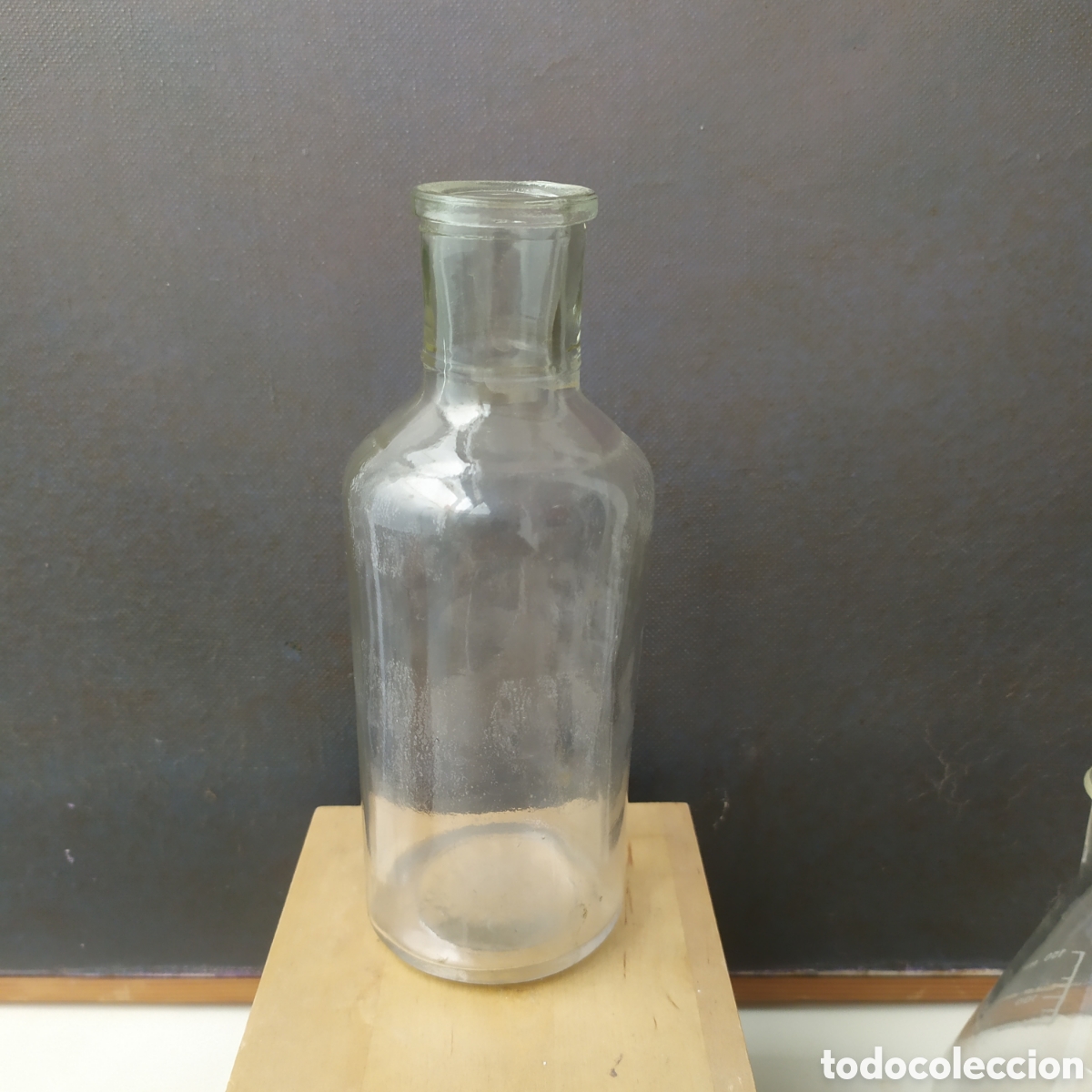 Antig&uuml;edades: Antiguo bote de cristal de laboratorio o farmacia, mide 14.5 cm de altura.