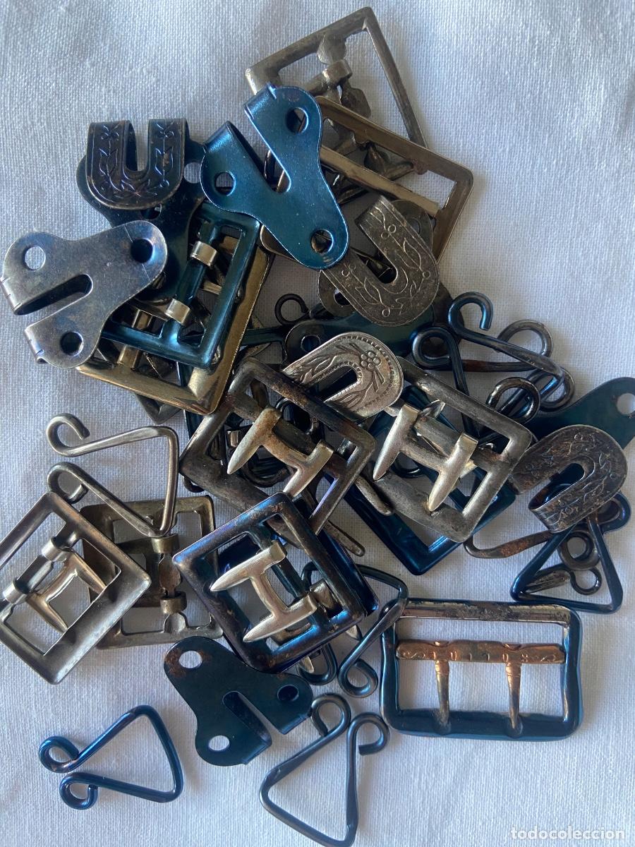 Antig&uuml;edades: M&Aacute;S DE 30 ELEMENTOS ELABORACION INDUMENTARIA - Foto 1