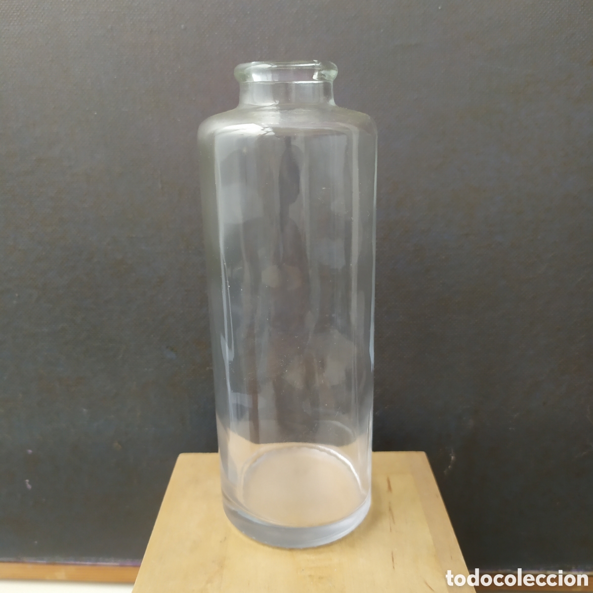 Antig&uuml;edades: Antiguo bote de cristal de laboratorio o farmacia, mide 16 cm de altura.