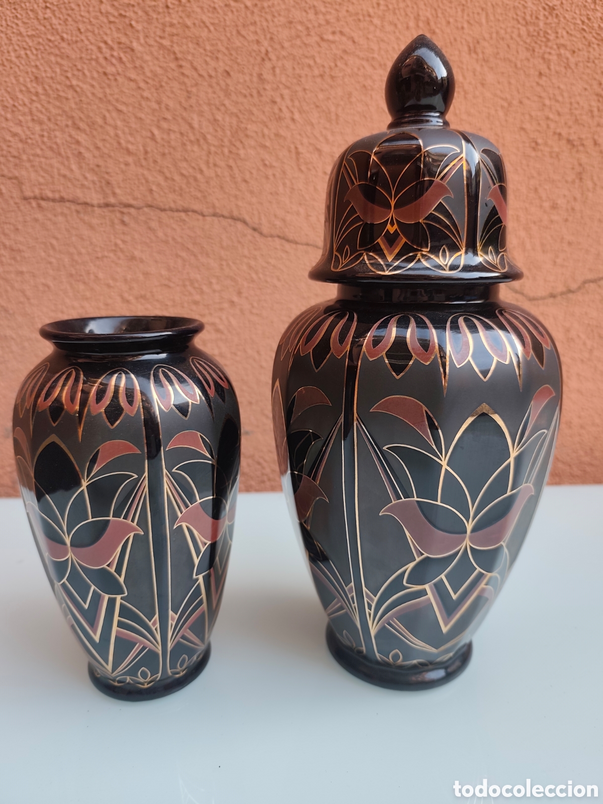 Antig&uuml;edades: Lote Jarr&oacute;n y Tribor vintage porcelana negra Italiana