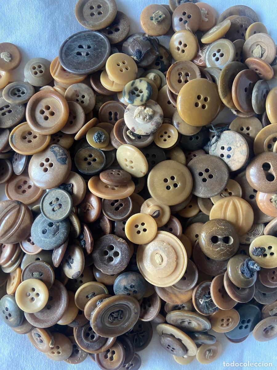 Antig&uuml;edades: M&Aacute;S DE 450 ANTIGUOS BOTONES DE PASTA