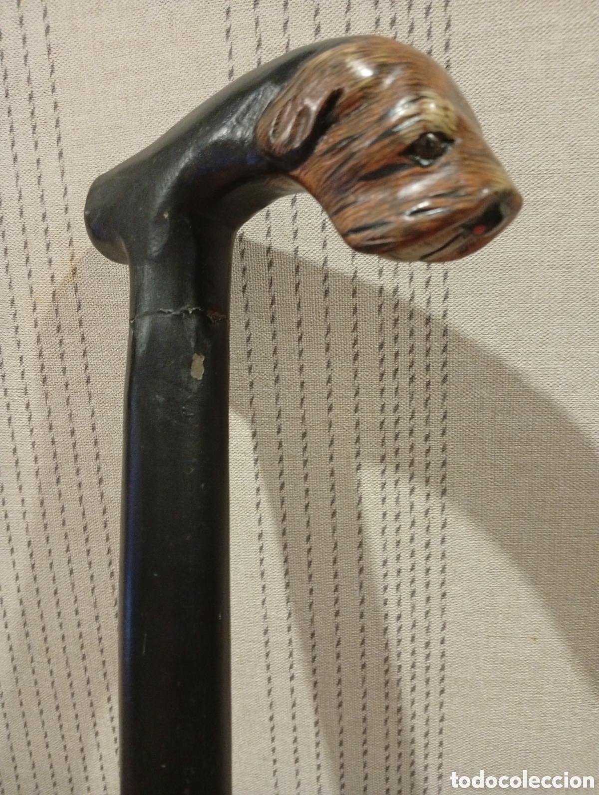 Antig&uuml;edades: Bast&oacute;n de madera con mango tallado.