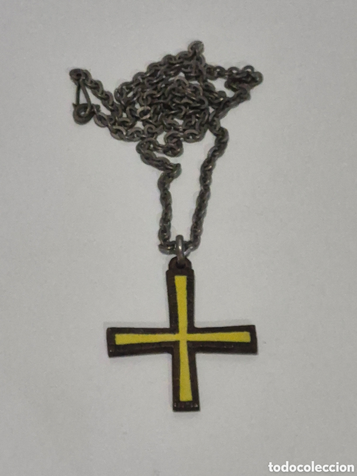 Antig&uuml;edades: Nuet marti, cruz con cadena
