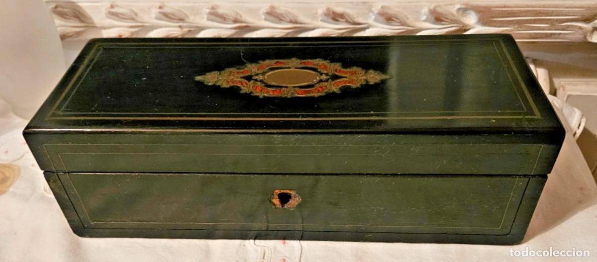 Antig&uuml;edades: NAPOLEON III BOITE A GANTS EN BOIS NOIRCI ET MARQUETERIE