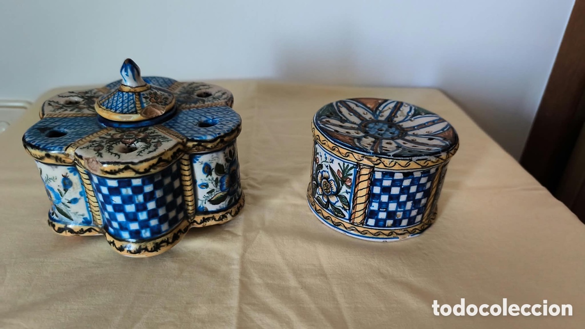 Antig&uuml;edades: Centenario conjunto tintero con tapa y secante en cer&aacute;mica policromada,siglo XX