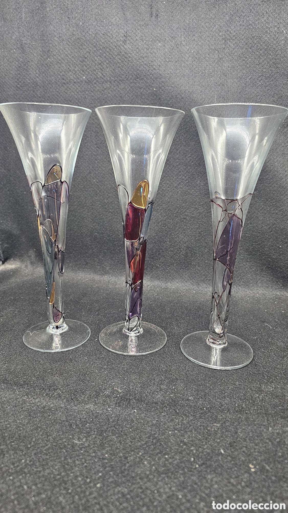 Antig&uuml;edades: 3 copas de champ&aacute;n de cristal soplado de K&K Styling /Paul Nagel Glass.