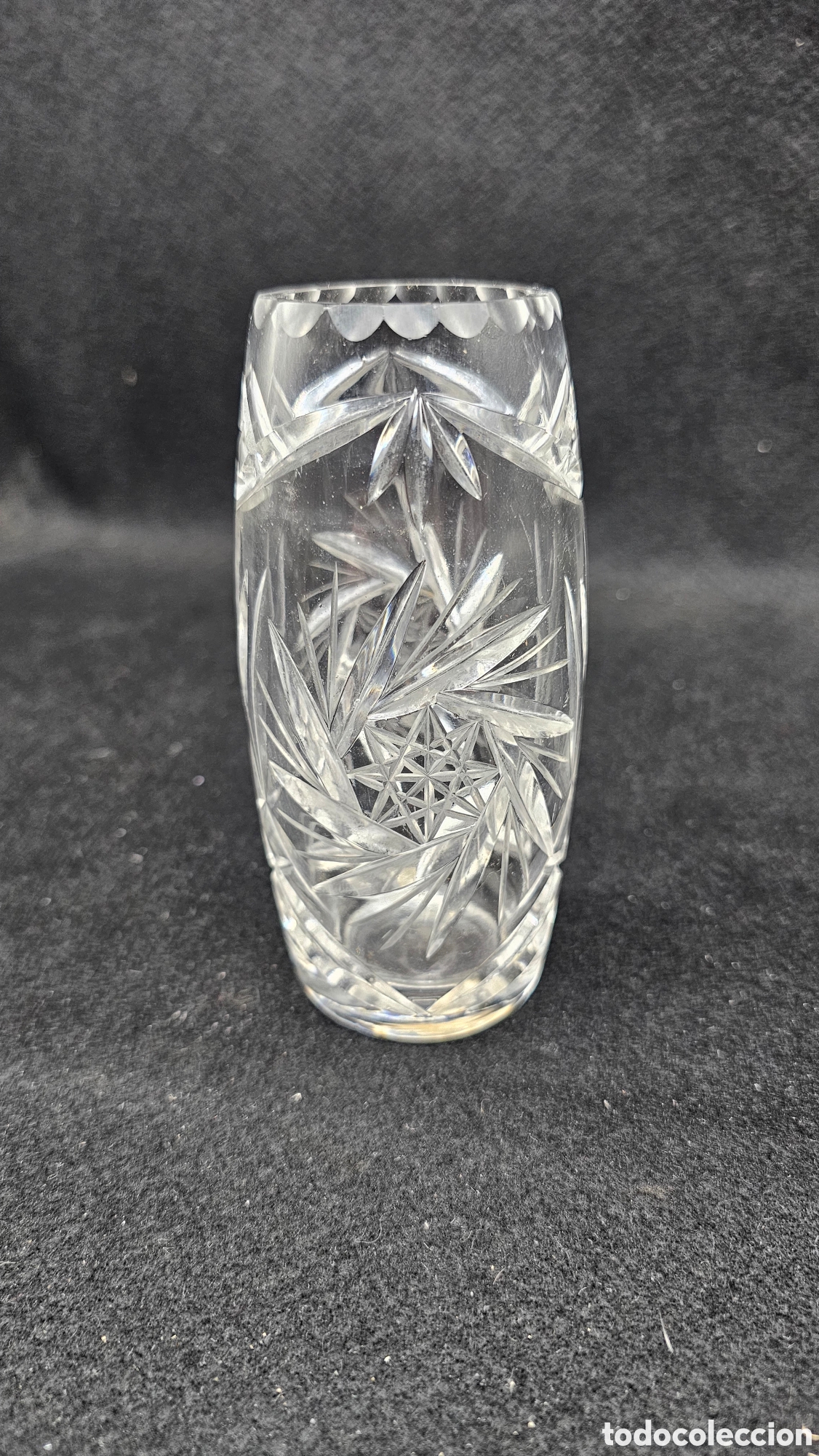 Antig&uuml;edades: elegante jarr&oacute;n de cristal tallado